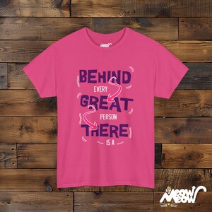 Camiseta divertida para amantes de los gatos: diseño frontal y posterior con gráfico de gatito. Heliconia