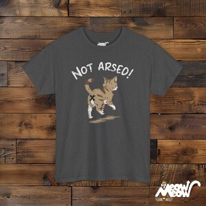 Rolig och djärv unisex-t-shirt med fräck, inte arsad kattdesign Dark Heather