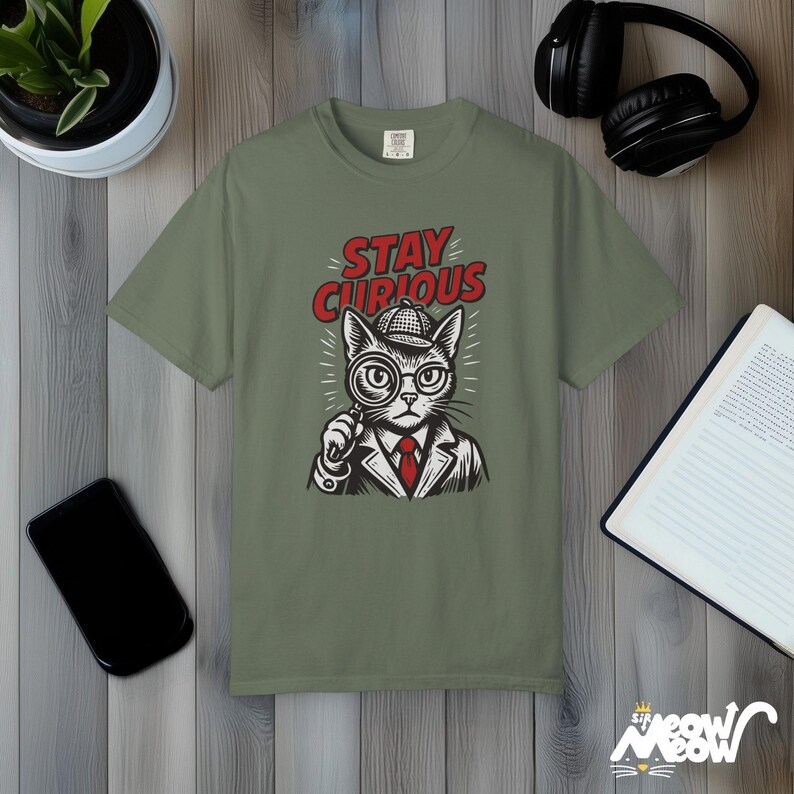 Comfort Colors Detective Cat-tröja: Vintage-grafiktröja Moss