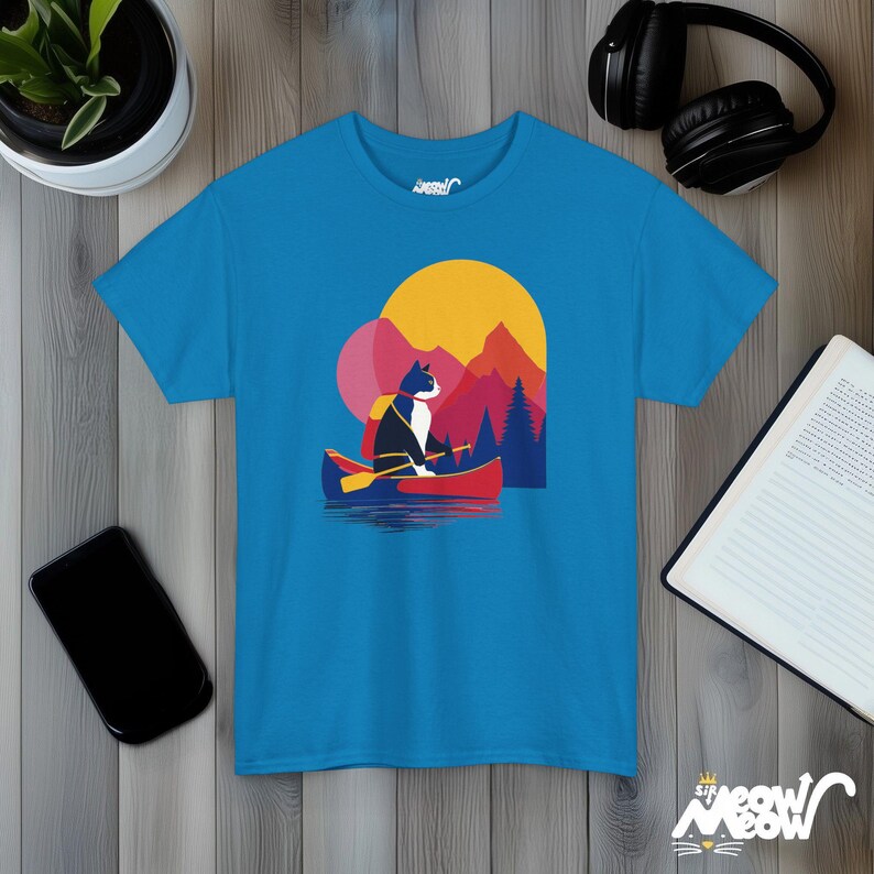 Camiseta de Canoe Cat, puesta de sol en la montaña, aventura al aire libre Sapphire