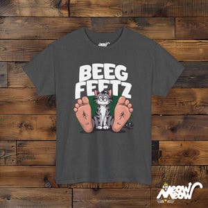Bigfoot Cat T-Shirt: Funny "Beeg Feetz" Graphic Tee Dark Heather