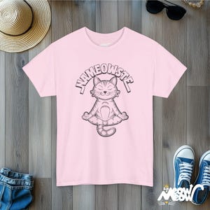 Nameowste Yoga Cat T-shirt : T-shirt zen méditant drôle de chaton Light Pink