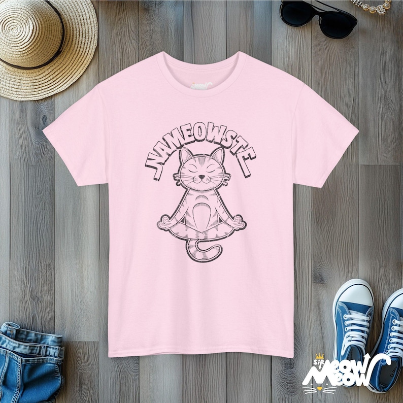 Nameowste Yoga Cat T-shirt : T-shirt zen méditant drôle de chaton Light Pink
