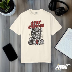 Comfort Colors Detective Cat-tröja: Vintage-grafiktröja Ivory