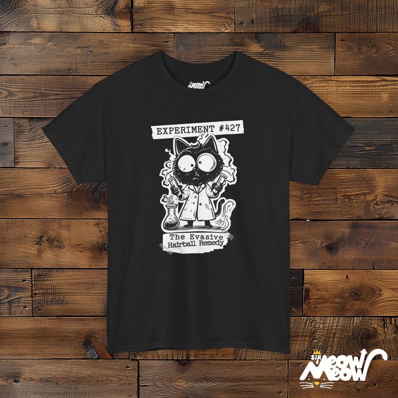 Funny Mad Scientist Cat T-Shirt: Science Humor Gift Black