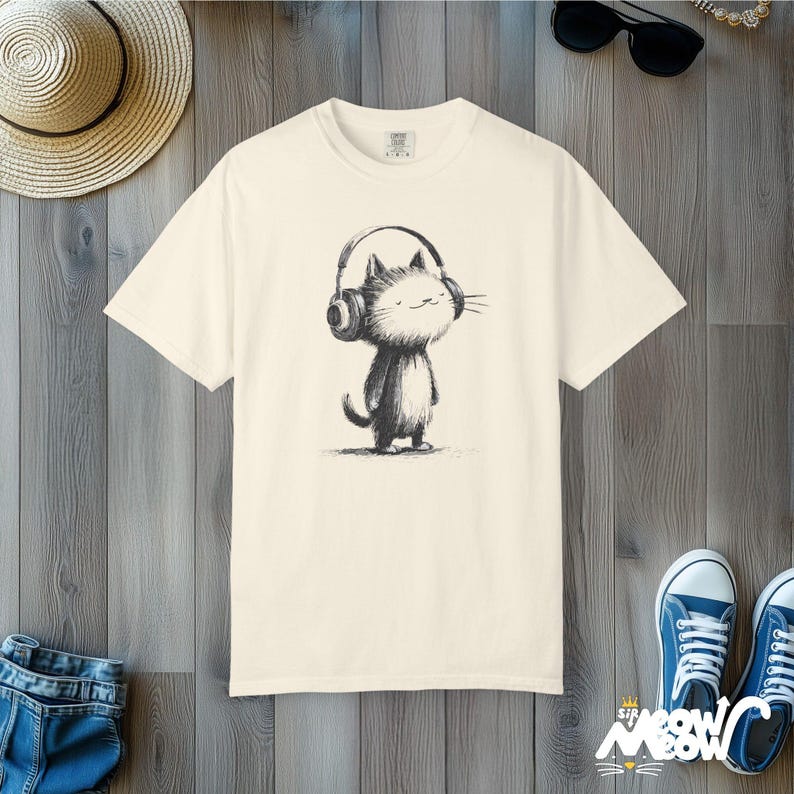 Headphones Cat T-Shirt: Lo-Fi Music Comfort Colors Tee Ivory