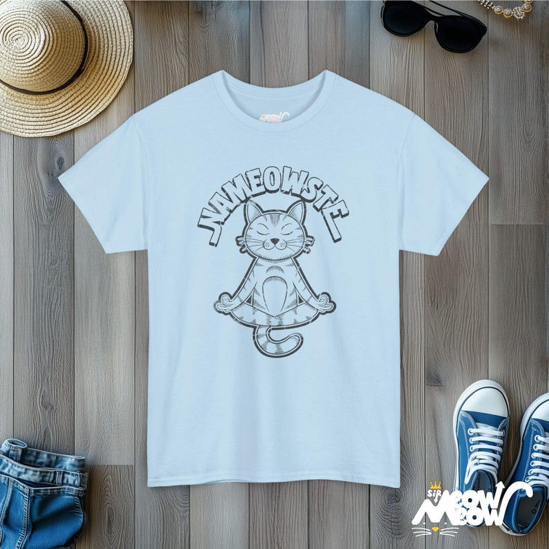 Nameowste Yoga Cat T-shirt : T-shirt zen méditant drôle de chaton Light Blue