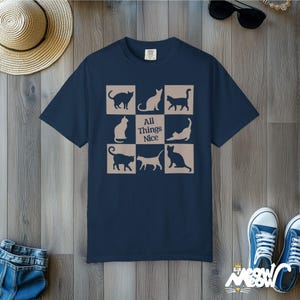 Minimalistyczna koszulka z sylwetką kota: Komfortowa koszulka unisex True Navy