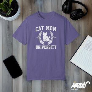 Katzen Mutter Universität T-Shirt: Komfort Farben College Style T-Shirt Grape