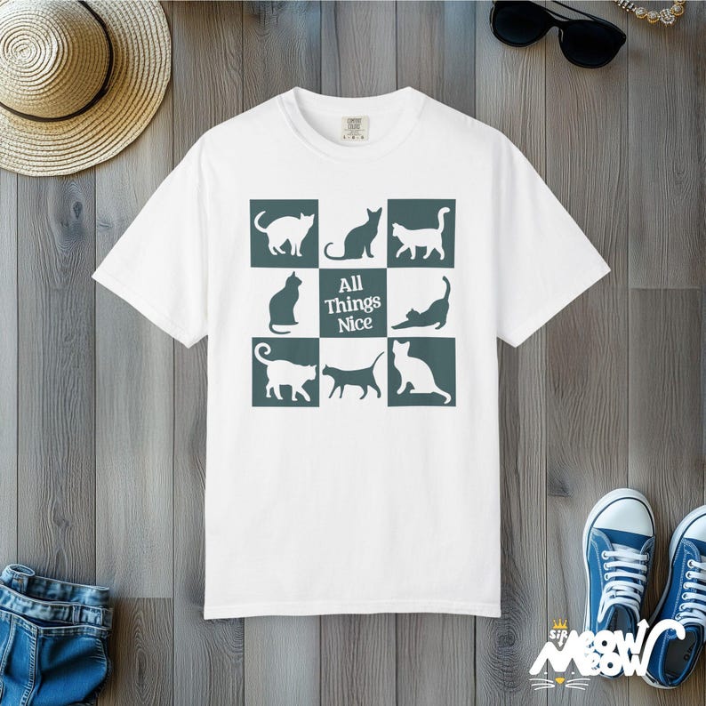 Minimalistyczna koszulka z sylwetką kota: Komfortowa koszulka unisex White