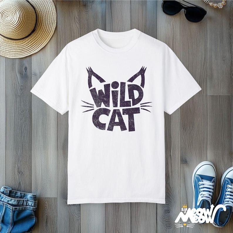 Camiseta de gato salvaje: camiseta con gráficos desgastados, regalo para amantes de los gatos White