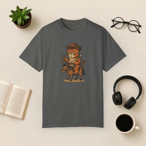 Cowboy Cat Comfort Colors Tee: Funny Rodeo Graphic T-Shirt Pepper