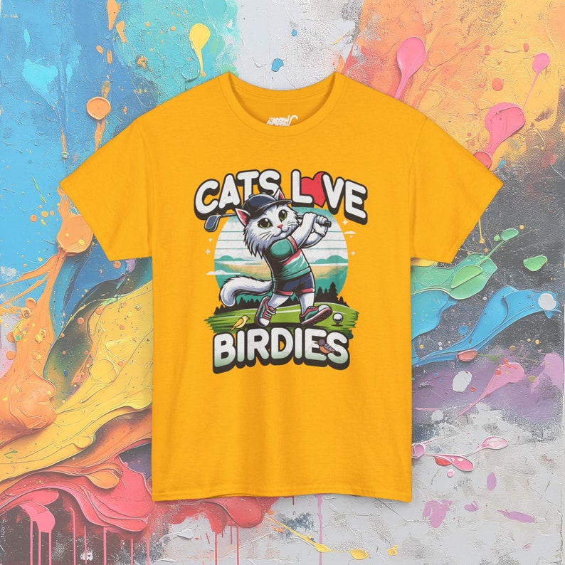 T-shirt drôle de chat jouant au golf : les chats adorent les oiseaux Gold
