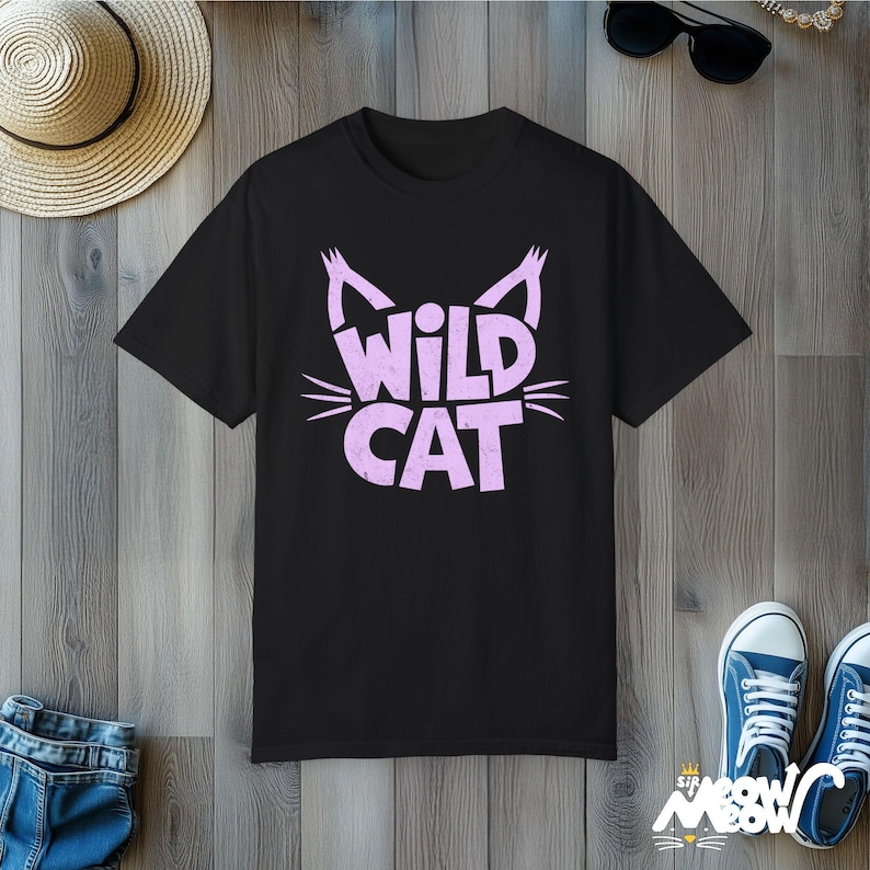 Camiseta de gato salvaje: camiseta con gráficos desgastados, regalo para amantes de los gatos Black