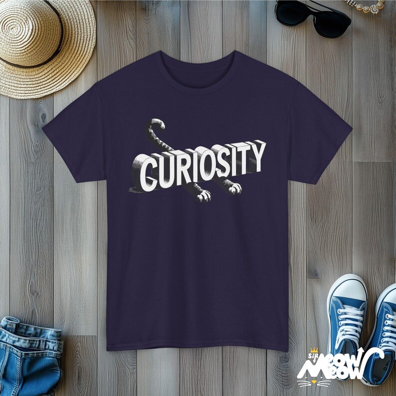 Camiseta unissex Curious Cat: presente divertido para quem ama gatos Blackberry