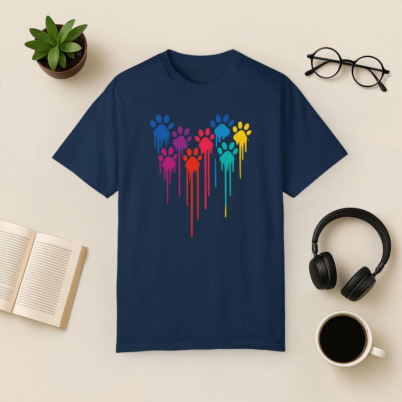 Camiseta con estampado de corazón y pata de arcoíris - Comfort Colors Tee True Navy