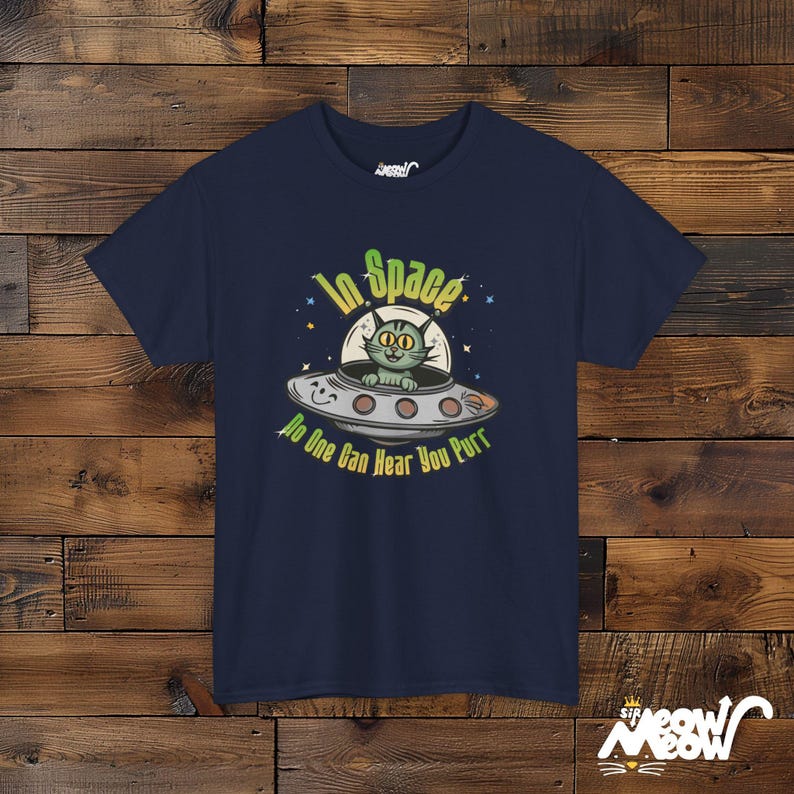 W kosmosie nikt nie słyszy twojego mruczenia - uroczy obcy kot koszulka unisex Navy