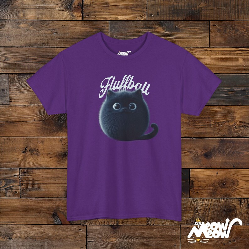 Camiseta de gato negro esponjoso: un regalo adorable para los amantes de los gatos Purple