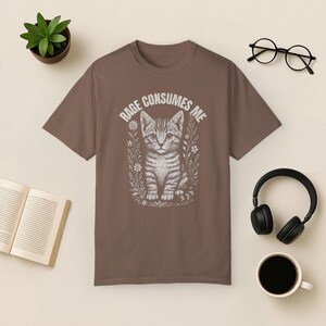 Comfort Colors Rage Consumes Me Cat-shirt: donkere humor cadeau Espresso