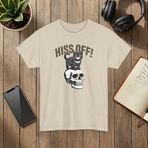 Hiss Off! Funny Cat Skull Graphic Unisex T-Shirt Sand