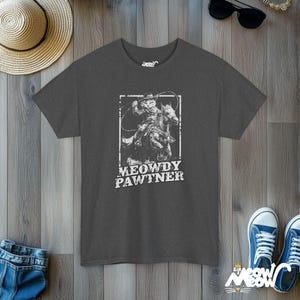 Camiseta engraçada de gato cowboy: Meowdy Pawtner Western Tee Dark Heather