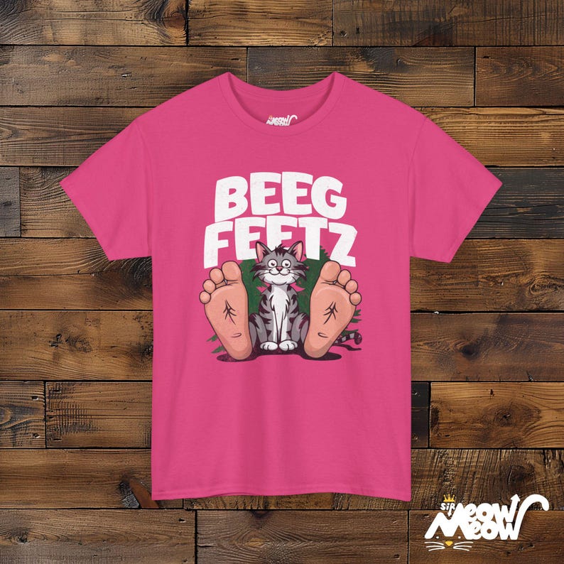 Bigfoot Cat T-Shirt: Funny "Beeg Feetz" Graphic Tee Heliconia