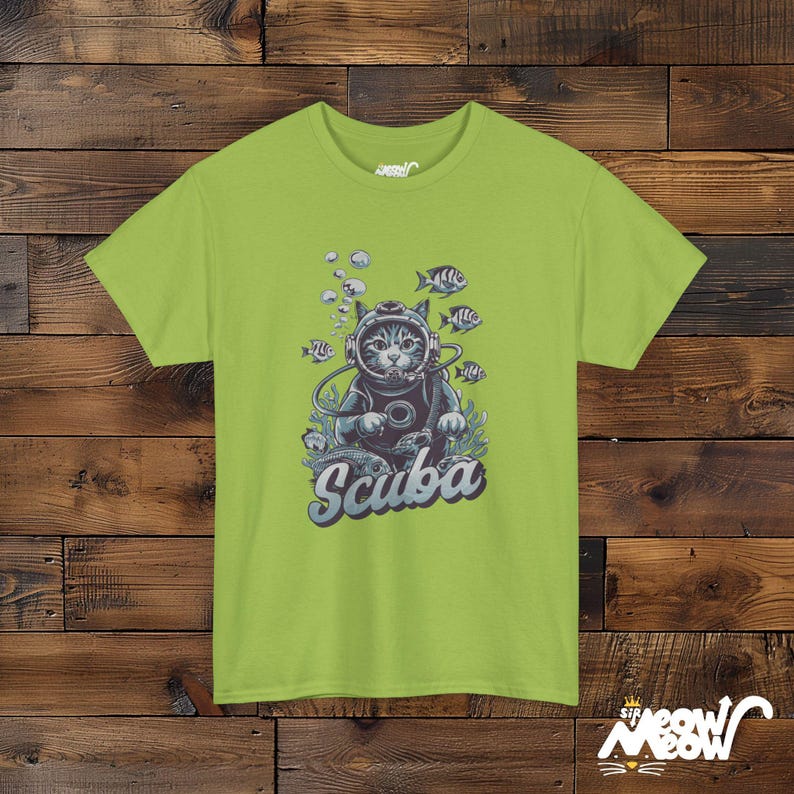 Scuba Cat-T-shirt: onderwateravontuurontwerp voor kattenliefhebbers Kiwi
