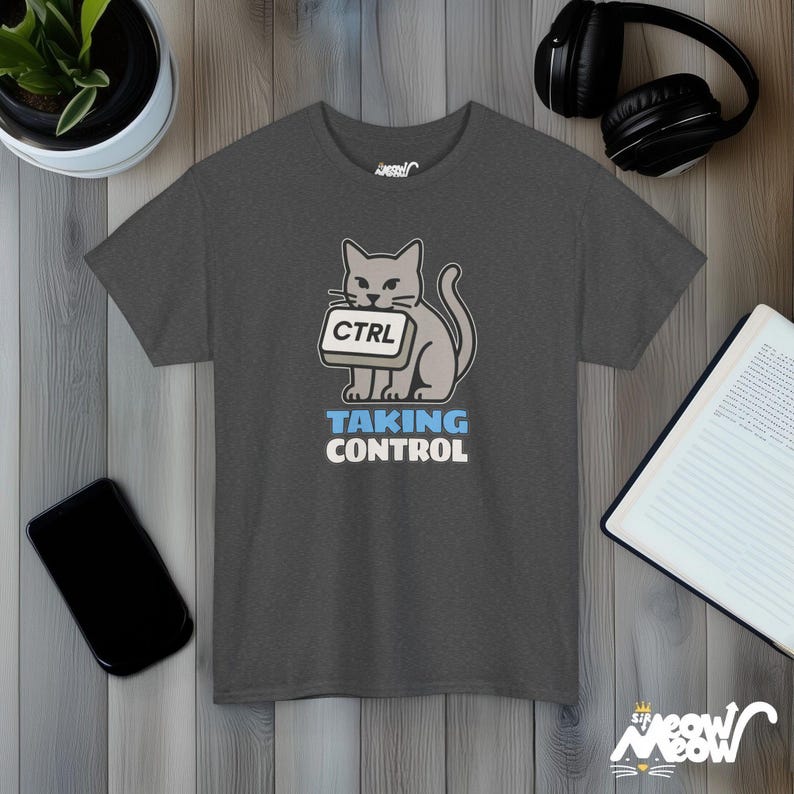 Unter Kontrolle Katze T-Shirt, Unisex Strg-Schlüssel Shirt, Lustiges Programmierer Tee Dark Heather