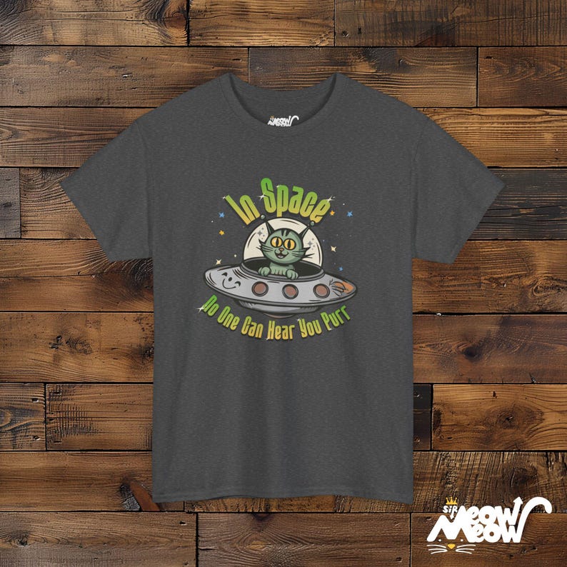 W kosmosie nikt nie słyszy twojego mruczenia - uroczy obcy kot koszulka unisex Dark Heather
