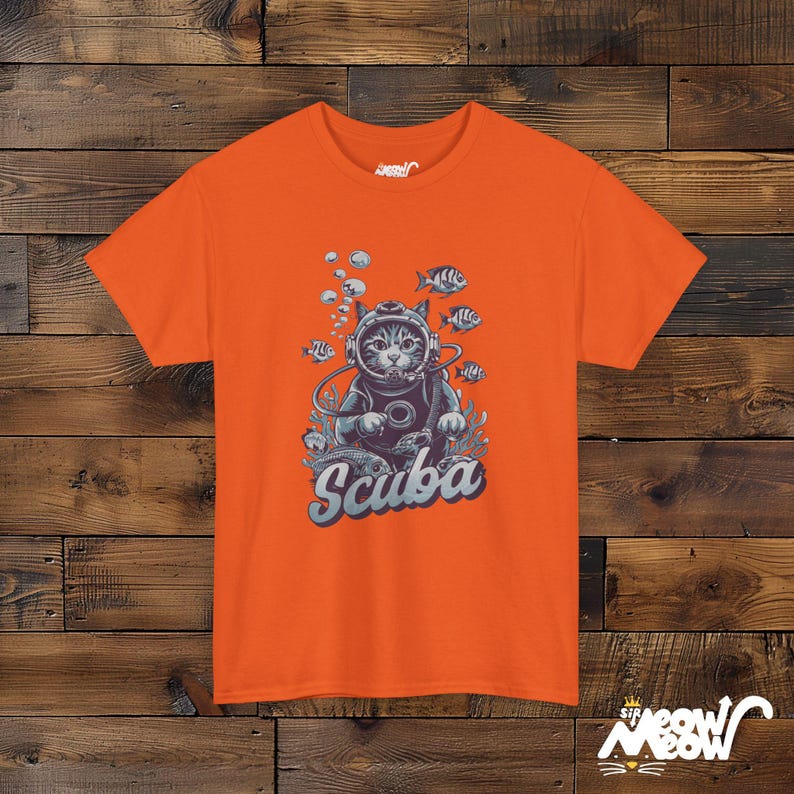 Scuba Cat-T-shirt: onderwateravontuurontwerp voor kattenliefhebbers Orange