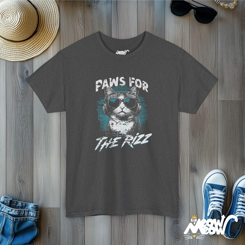 Tatzen für The Rizz T-Shirt: Lustige Katze mit Kopfhörern Dark Heather