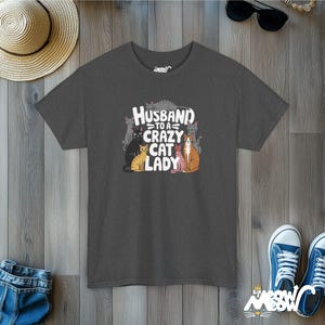 Koszulka Mąż szalonej kociary | Zabawna koszulka dla taty kota | Purrfect Gift for Husbands Dark Heather