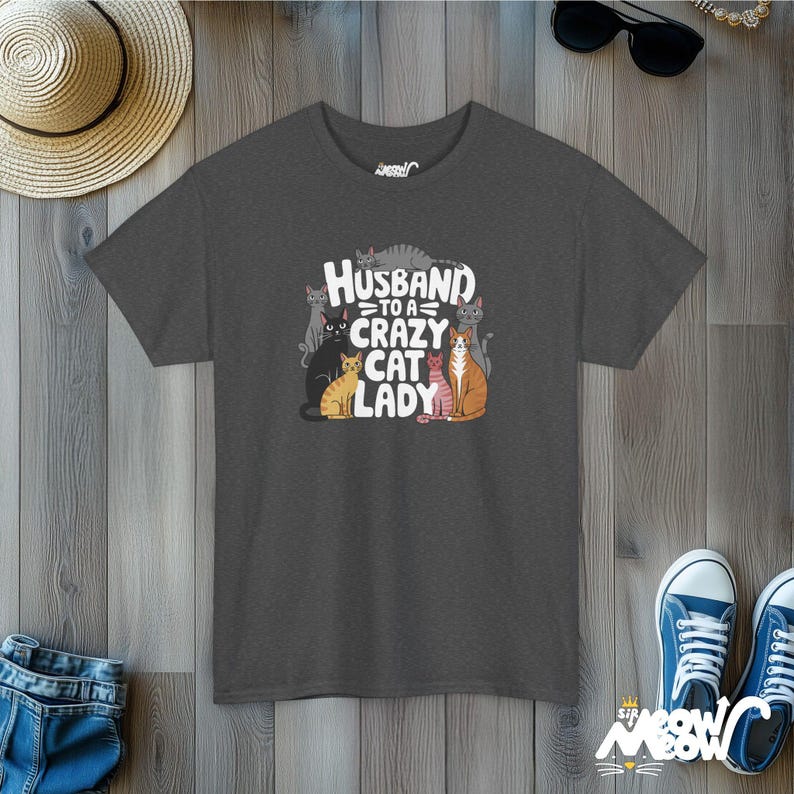 Koszulka Mąż szalonej kociary | Zabawna koszulka dla taty kota | Purrfect Gift for Husbands Dark Heather