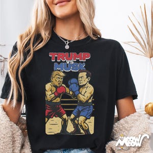 Boks-T-shirt Trump vs Musk Comfortkleuren, grappig politiek T-shirt, parodie op popcultuur, retro komische stijl, verkiezingscadeau, 100% katoen
