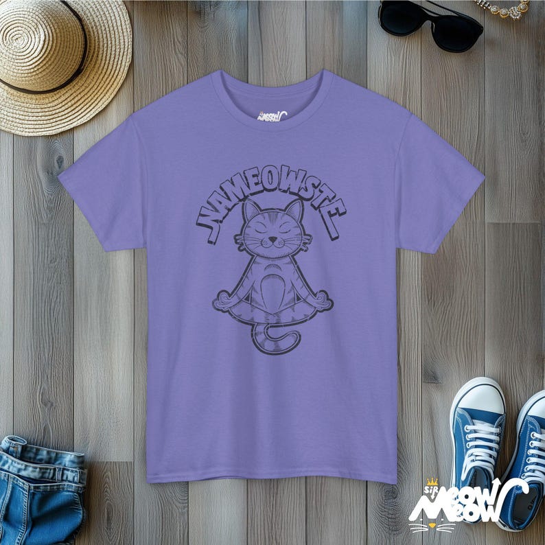 Nameowste Yoga Cat T-shirt : T-shirt zen méditant drôle de chaton Violet