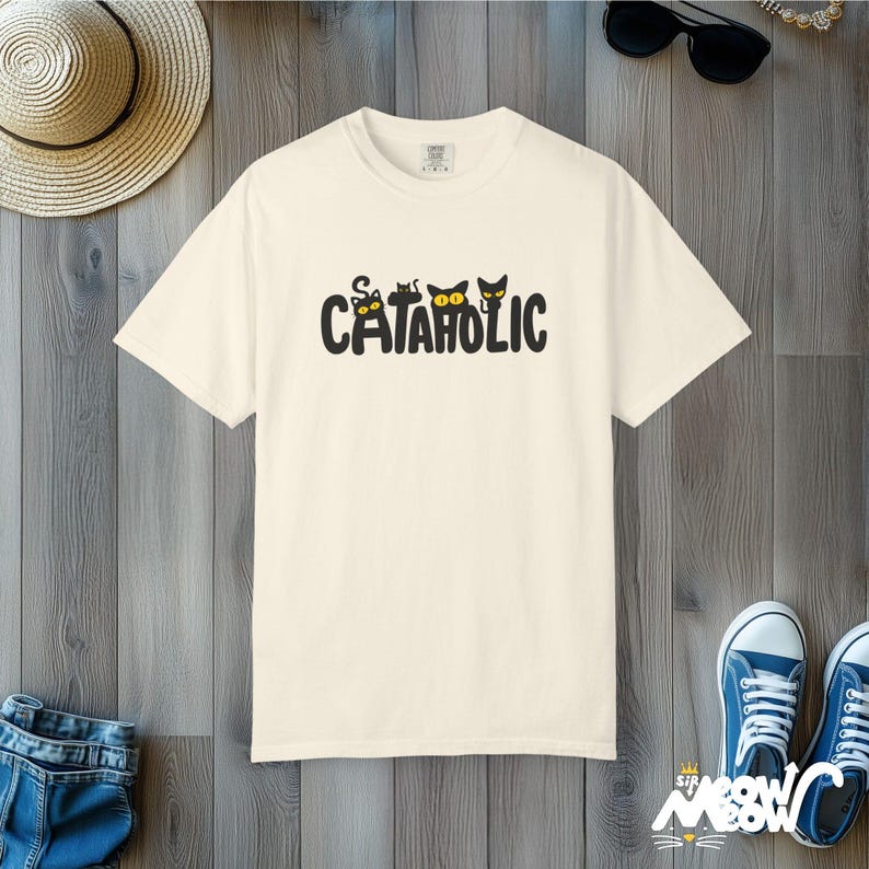 Maglietta Cat Lover di Cataholic: maglietta grafica Comfort Colors Ivory