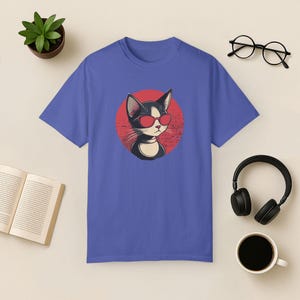 Cat Sunglasses T-Shirt, Retro Graphic Unisex Tee Periwinkle