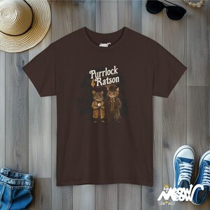 Camiseta Purrlock & Ratson / Camiseta con parodia del gato Sherlock / Regalo divertido de gato detective Dark Chocolate
