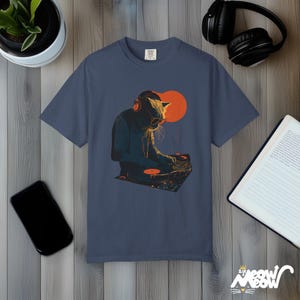 DJ Cat T-Shirt: Retro Plattenspieler Grafik-T-Shirt - Komfortfarben Midnight