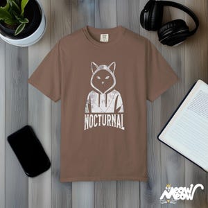 Camiseta Gato Nocturno: Diseño de sudadera urbana con capucha Espresso