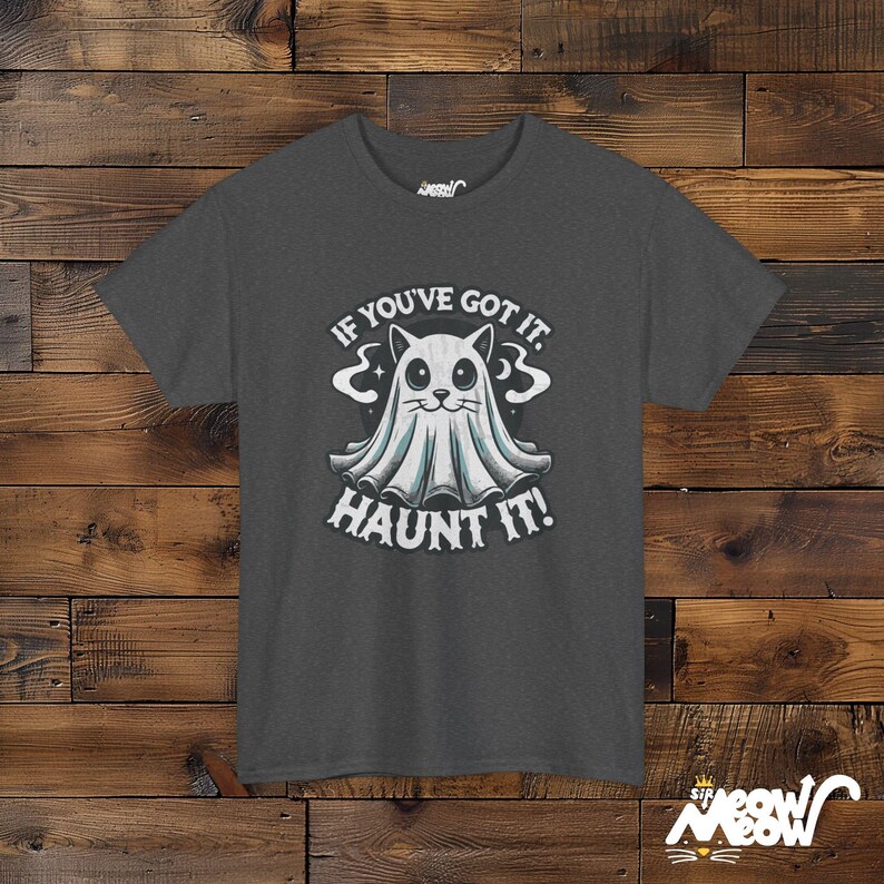 ゴーストキャットのハロウィンTシャツ、猫好きのための不気味なユニセックスシャツ Dark Heather
