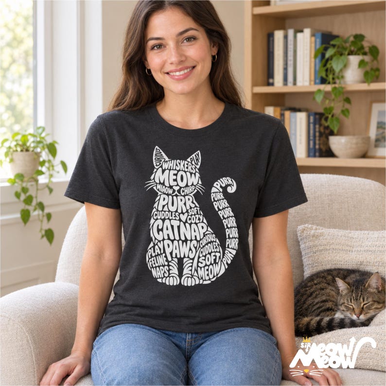 T-shirt unisexe avec motif chat nuage de mots et silhouette de chat typographique. image 10