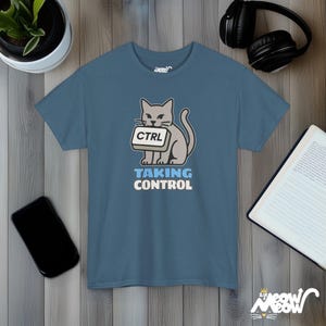 Unter Kontrolle Katze T-Shirt, Unisex Strg-Schlüssel Shirt, Lustiges Programmierer Tee Indigo Blue