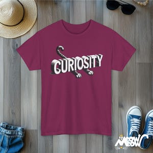 Camiseta unissex Curious Cat: presente divertido para quem ama gatos Berry