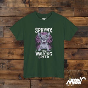 歩く犬種スフィンクス、ゾンビ猫、面白いハロウィーンデザイン、猫好きへのギフト、ユニセックスTシャツ Forest Green