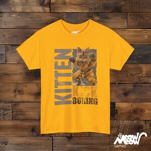 Grappig kickboks-T-shirt kitten: Cat Martial Arts-ontwerp Gold