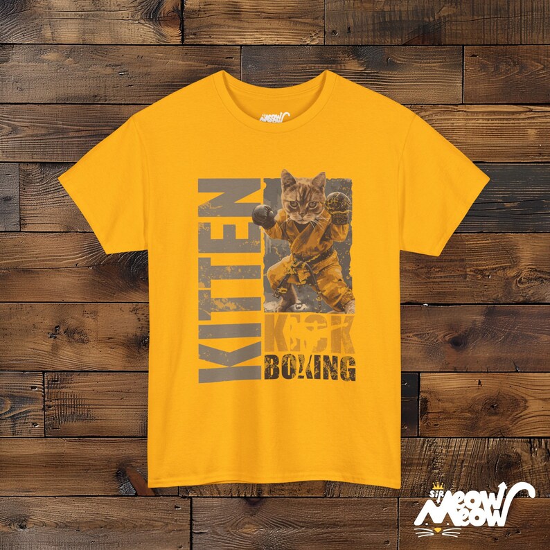 Grappig kickboks-T-shirt kitten: Cat Martial Arts-ontwerp Gold