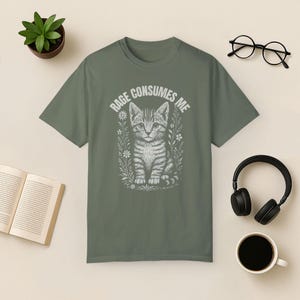 Comfort Colors Rage Consumes Me Cat-shirt: donkere humor cadeau Moss