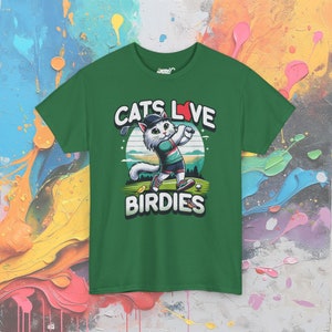 T-shirt drôle de chat jouant au golf : les chats adorent les oiseaux Turf Green