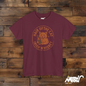 アイリッシュ・ウイスキー・キャット・シャツ、面白い二日酔いグラフィックTシャツ Maroon